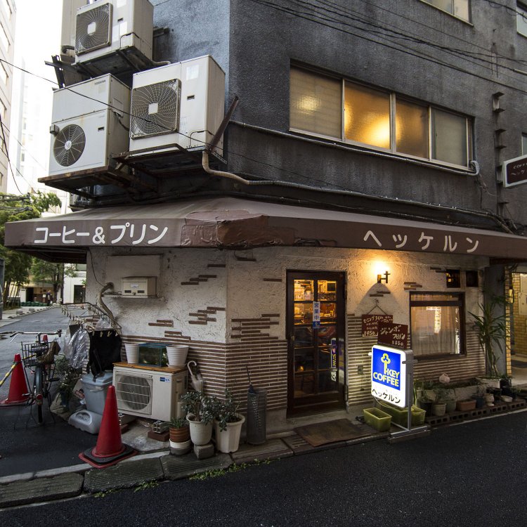 オフィス街の路地裏に。