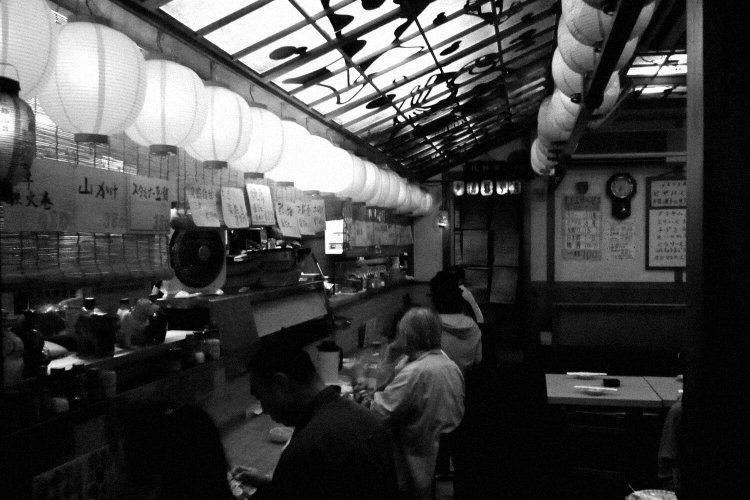 店内はこんな雰囲気だった。いちばん良く飲んだ座敷の写真が残っていない！