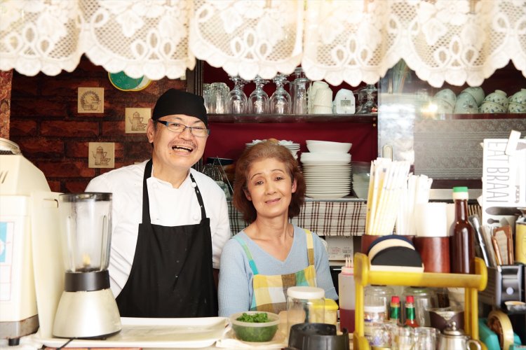 1979年から営む後藤夫妻。持ち帰りも可。