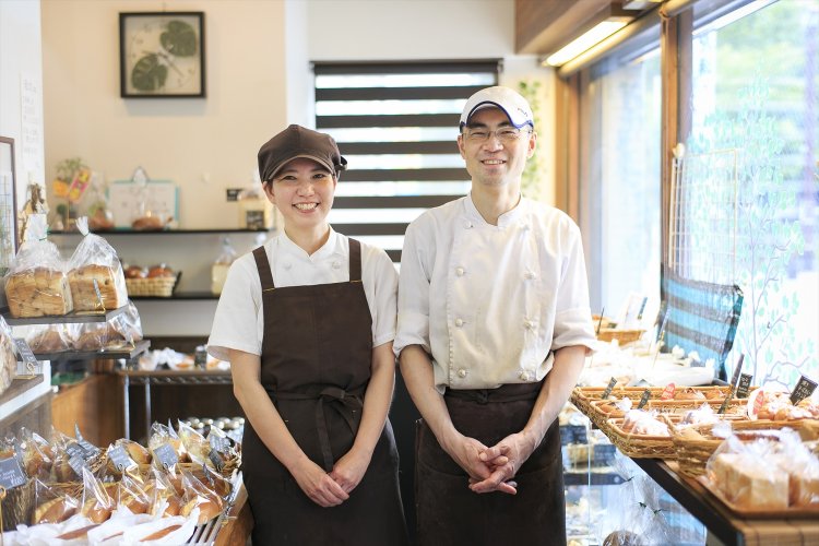 直樹さんと妻の与里子さんが切り盛り。