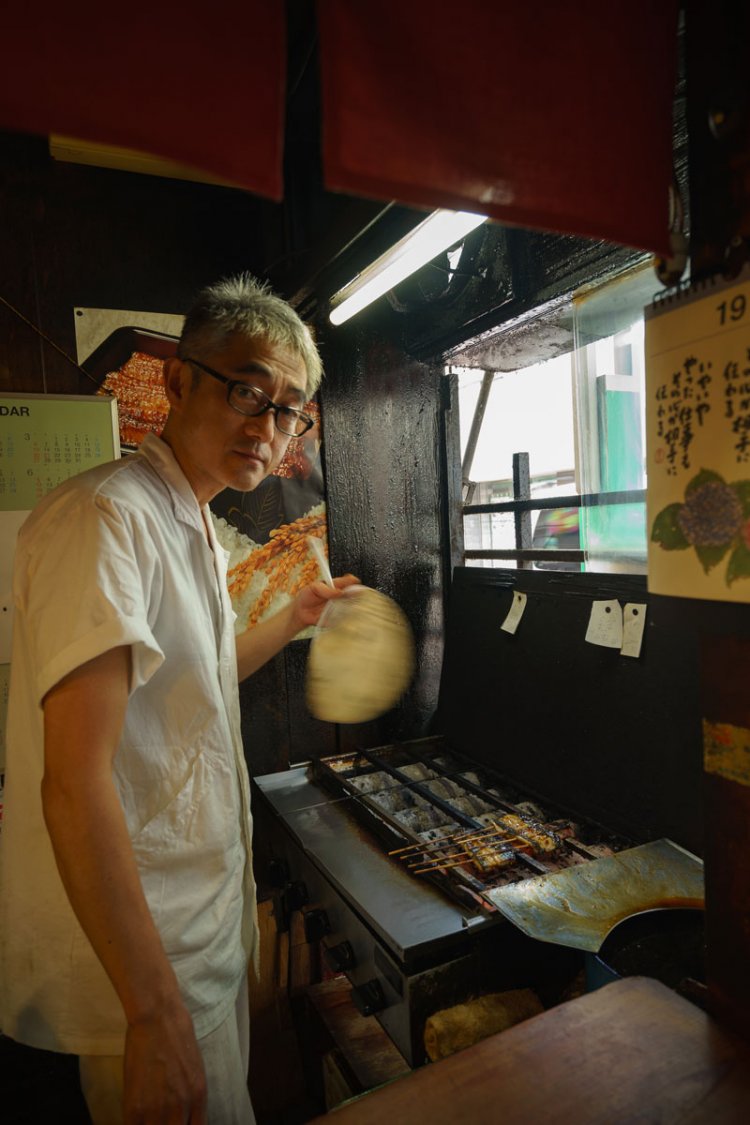 2代目の立澤さんは、奥様と店を切り盛り。