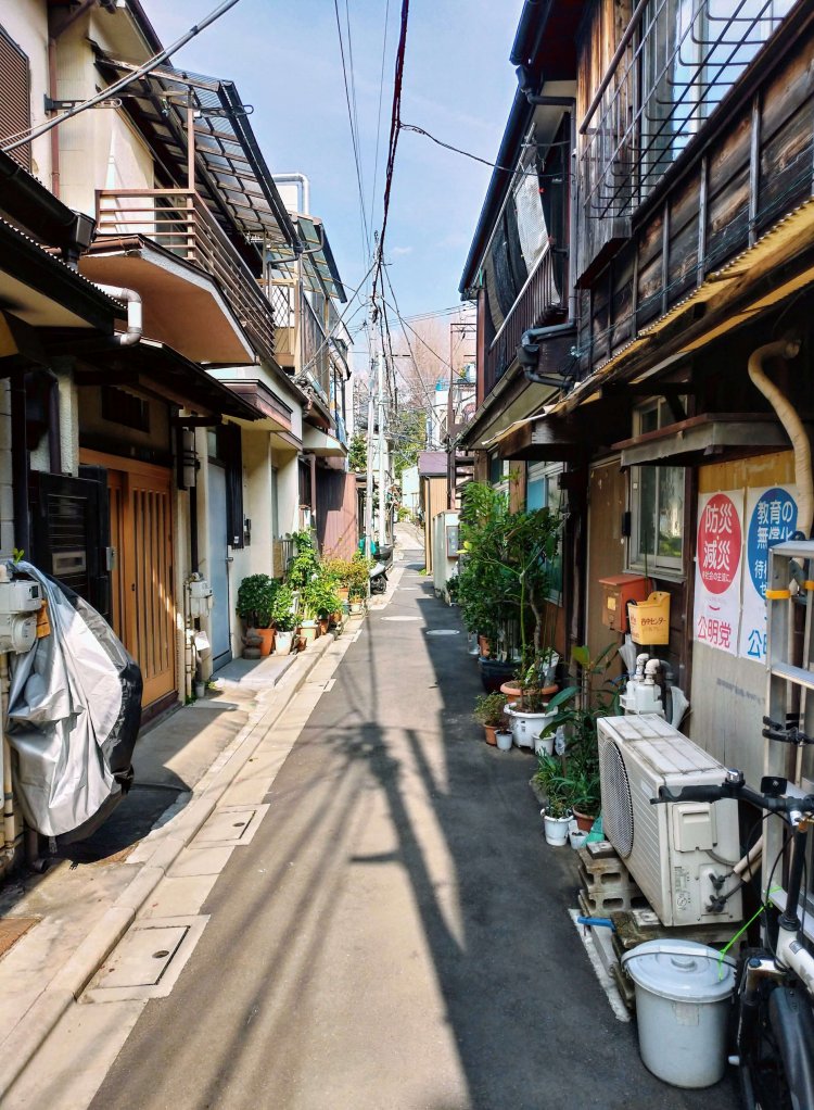 路地（ニッチーさん）