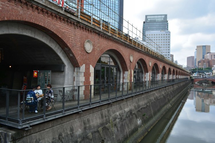 ガード下（嶋村さん）