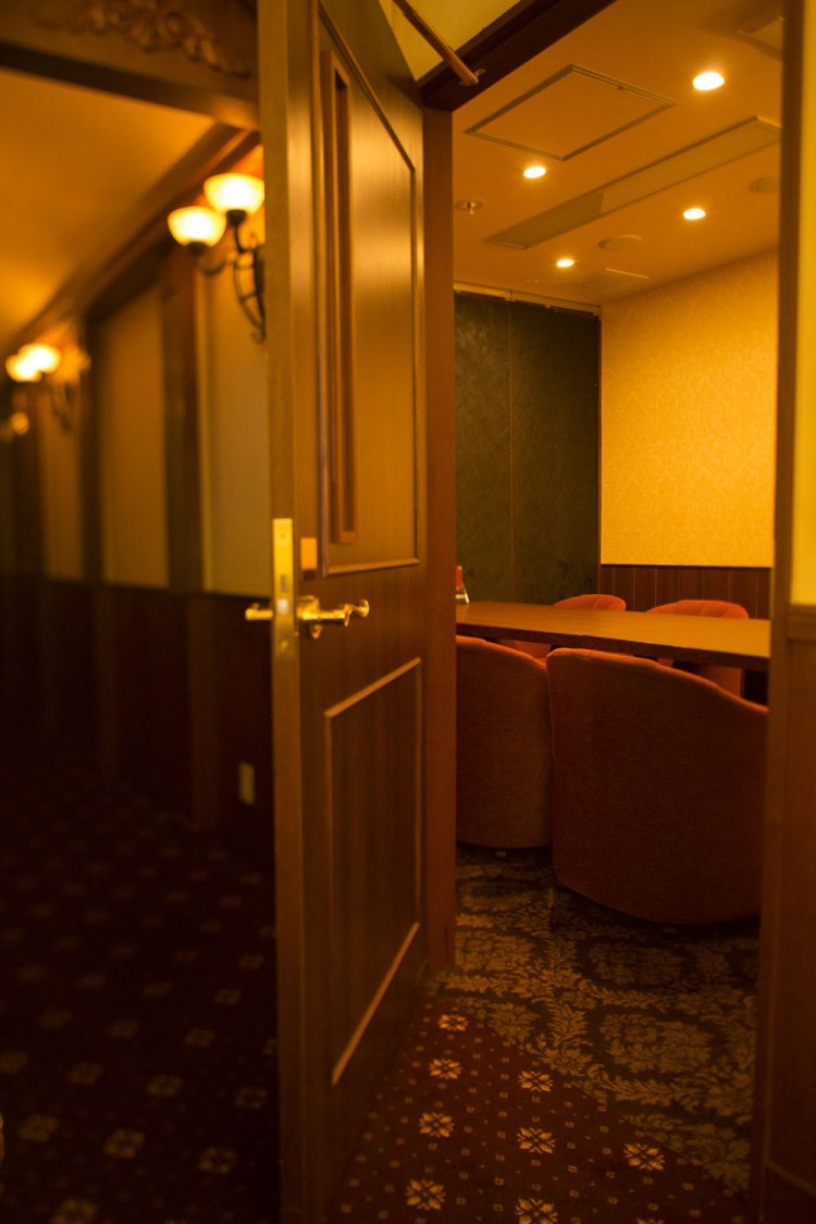 5部屋ある個室会議室では大事な商談を。