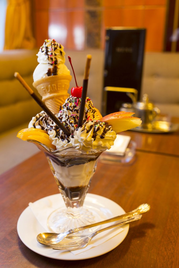 ザッツ純喫茶な麗しのパフェ健在