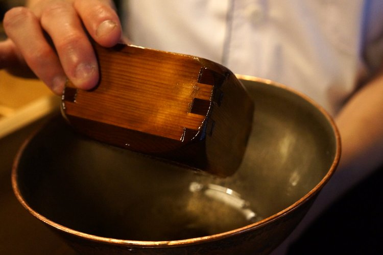 この升がどれだけの酒を注いできたのか、想像もつかない。