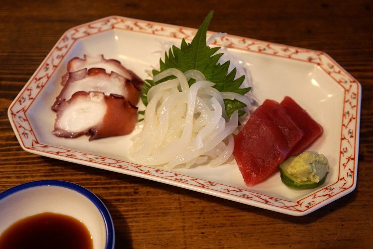 刺し身3点盛950円。