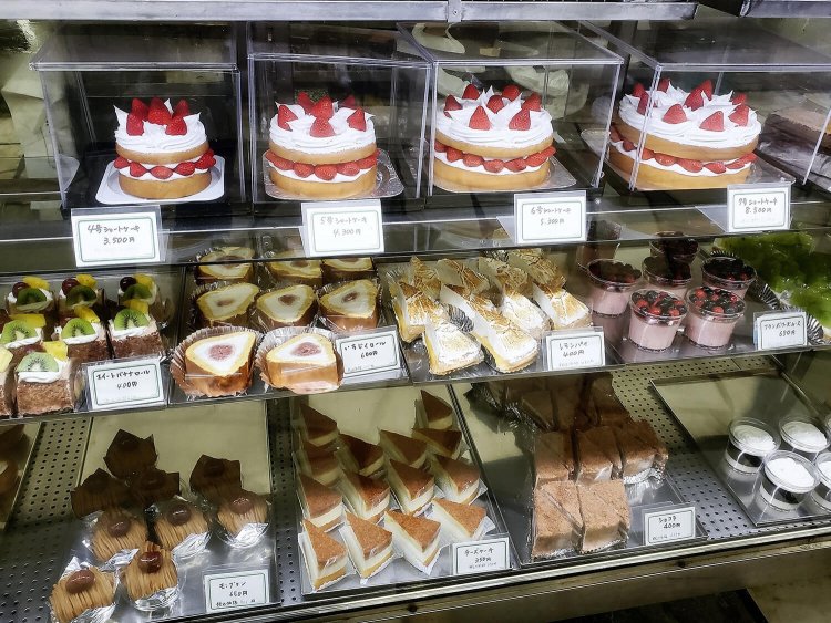 近江屋洋菓子店ショーウィンドー03