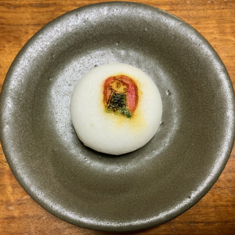 さくらやの「アマビエ上用饅頭」（2020年撮影）