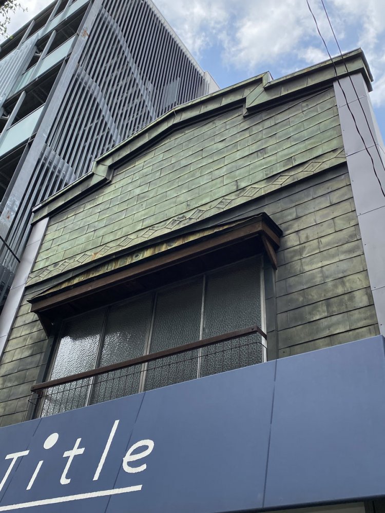 荻窪の本屋『Title』の建物も看板建築。シンプルながら美しい。（撮影＝渡邉）