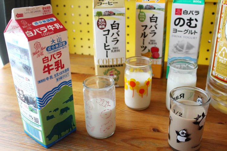 白バラたちが酒盛りしている様子。