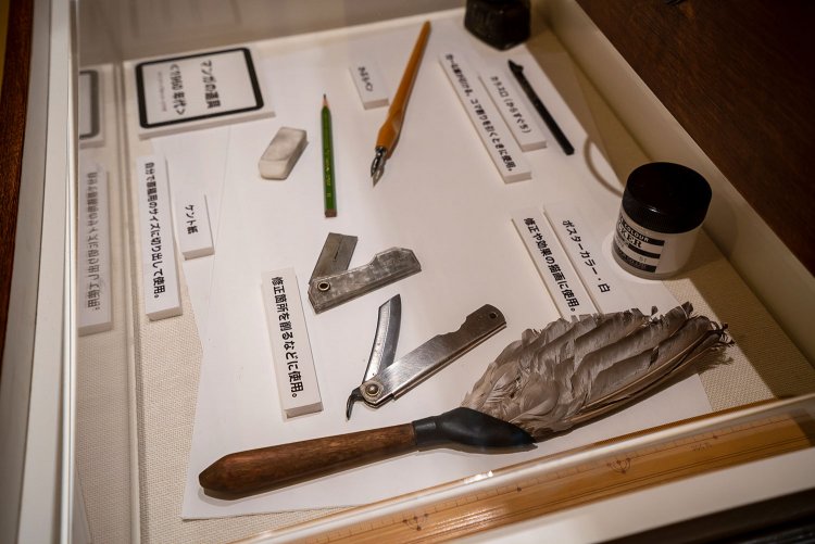 17号室はマンガを描く体験ができる部屋。押し入れの引き出しには、マンガ家道具が隠れているので忘れずにチェック。