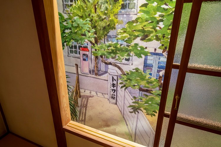 周辺の風景も調べた上で、各部屋からの眺めが絵で描かれている。この部屋からは落合電話局の電話ボックスが見える。※窓が開かない部屋もあり