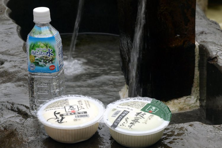 豆腐は４種ありクリーミーで濃厚な味。「よせ」には枝豆風味も。