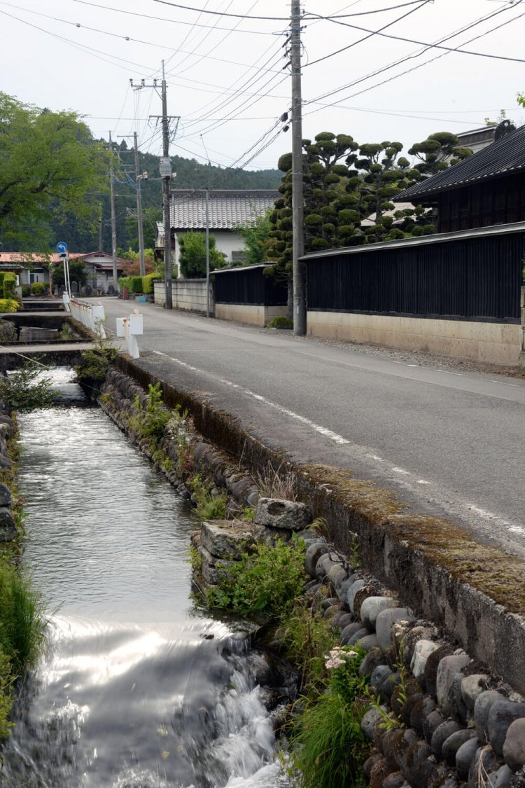 水車や水路もありのんびりした田舎町の風情が楽しめる大宮の集落。