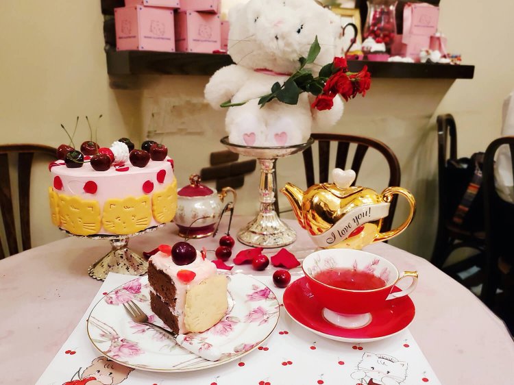 ちょっぴり大人なチェリーシフォンショートケーキ 1,800円（税別）。2020年7月20日までの期間限定。