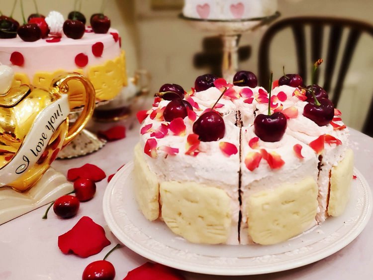 お皿も選べるかわいいケーキがSNSでも大人気『カフェ アコリット』～黒猫スイーツ散歩 目白編①～