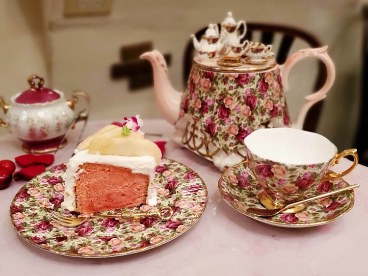 アコリット　桃のシフォンケーキ