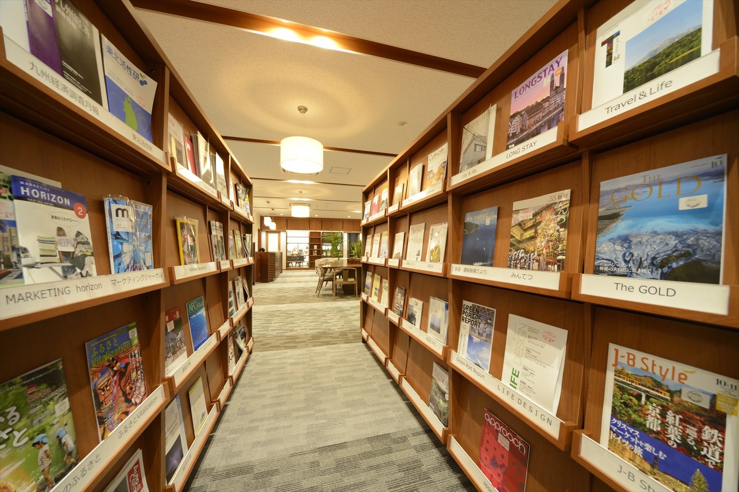 図書館で するのが夢 を叶える 東京で本に囲まれて過ごせる施設 さんたつ By 散歩の達人