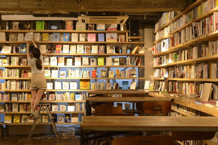 本に囲まれて読書をする喜びを体感できる。