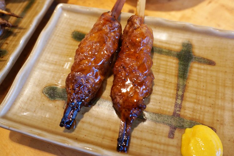 「軟骨たたき」1人前2串300円。