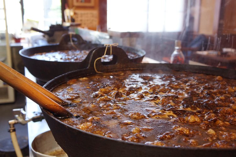 森下『山利喜』～継ぎ足し続けられる煮込み大鍋に、フレンチの隠し味～