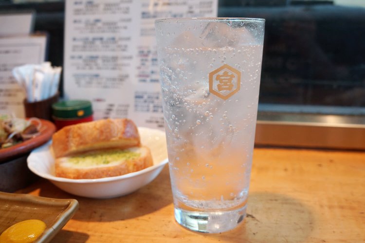 といいつつ、さっぱりとした「酎ハイ」400円を合わせるのがまたたまらないんだけど。
