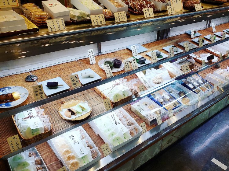 志むら　ショーケース