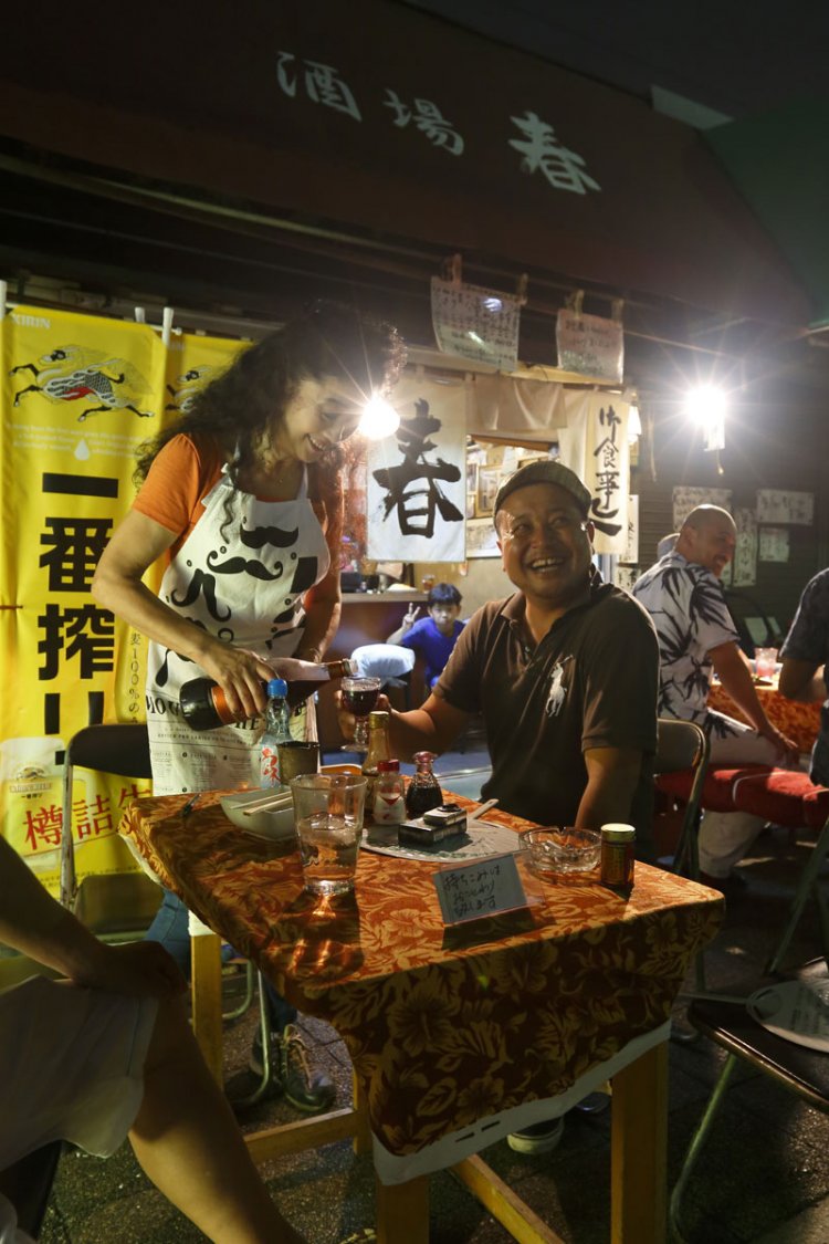 ライターへ「仕事終わったら一緒に飲むだろ?」と常連さん。