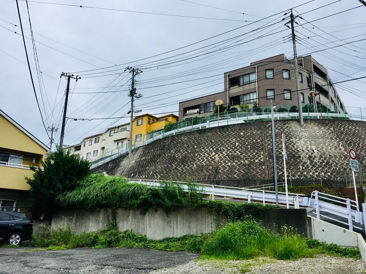 自転車ではなかなかキツい高低差。