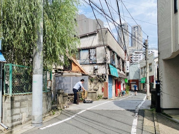 水運が現役ということか。遠くの都庁とのギャップがすごい。