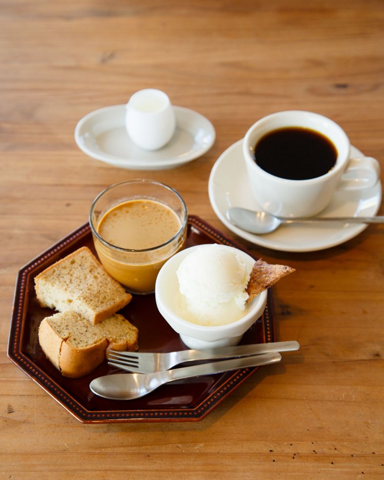 デザートプレート600円とハンドドリップ のコーヒー 480円。