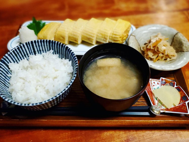 出汁巻定食 1000円（税別）。