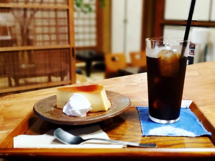 レトロなプリン 650円（税別） ドリンクセット350円（税別）。