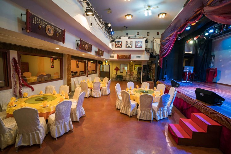 2階は100人以上収容。