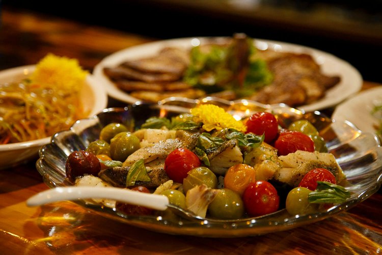 パーティーの日はリリヤさんが昼から出勤し腕によりをかけた料理を披露。