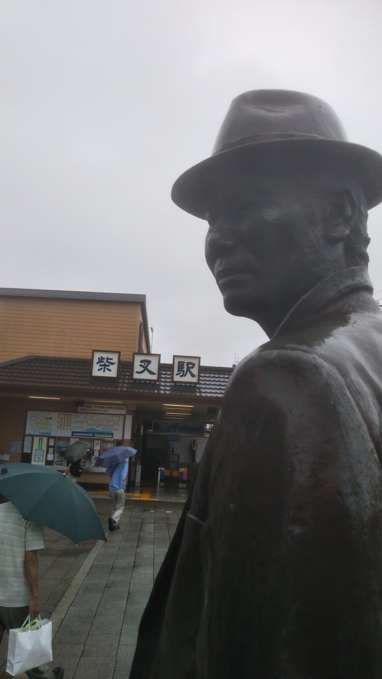 第43作では満男からセーターをもらう。「故郷ってやつは…故郷ってやつはよ…」（第6作） という寅さんの切なる叫びが聞こえてきそう。