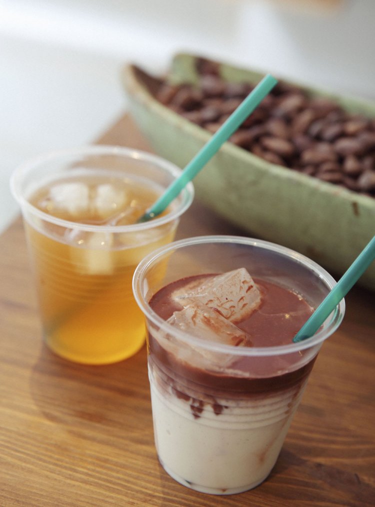 アイスカカオティー400円・アイスカカオラテ550円