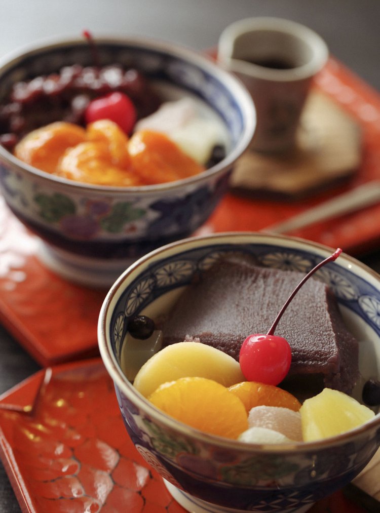 杏あんみつ880円・あんみつ760円