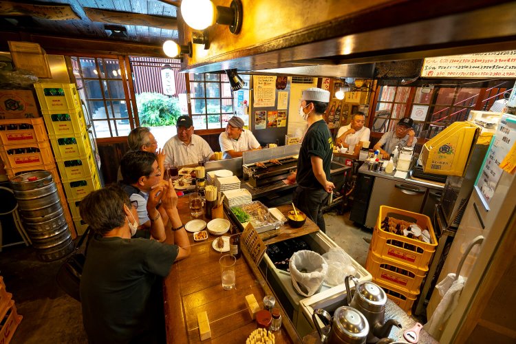 たつや駅前店カウンター