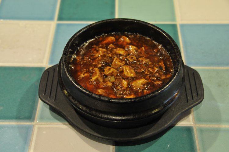 麻婆豆腐は辛さやしびれだけでなく、味の奥行きを感じられる。