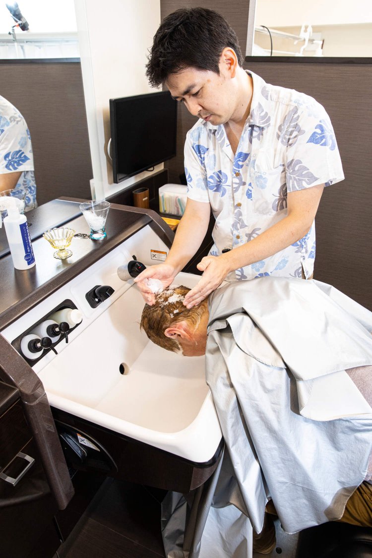 冷シャンプーを凍らせれば、冷えないわけがない。「黄金の配合比率は水5、シャンプー1」。