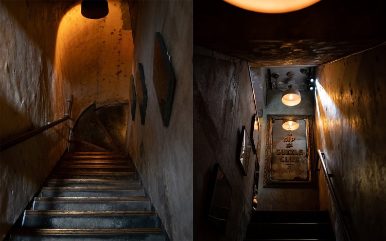 細い階段を降り（左）、地上を振り返るとこんな感じ（右）。地階にはどんな空間が広がっているのか？　