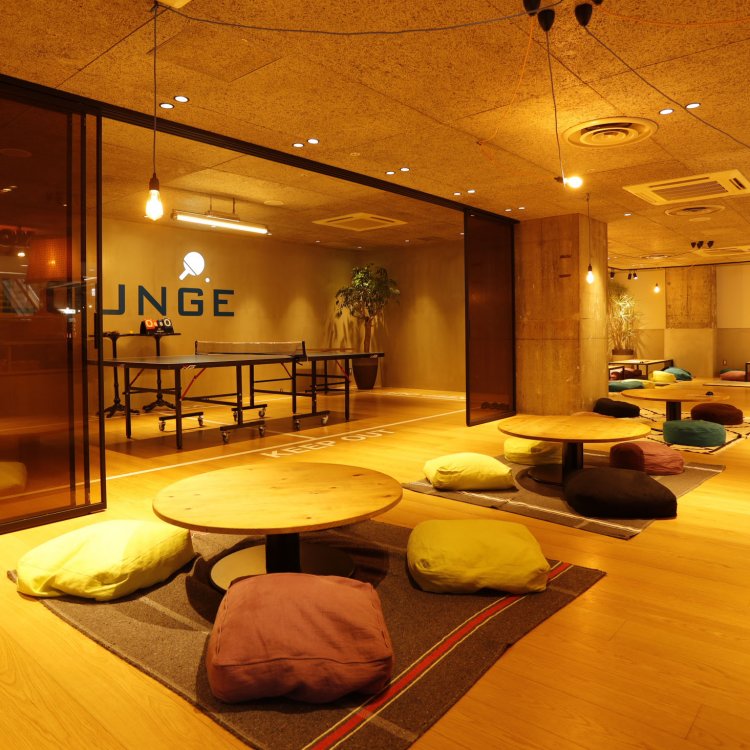 『NANAIRO Eat at Home!』内のリバヨンフロア（お座敷席）は4～60名利用可能なパ ーティプランや卓球台も。11:30～ 22:00。☎029-825-7716