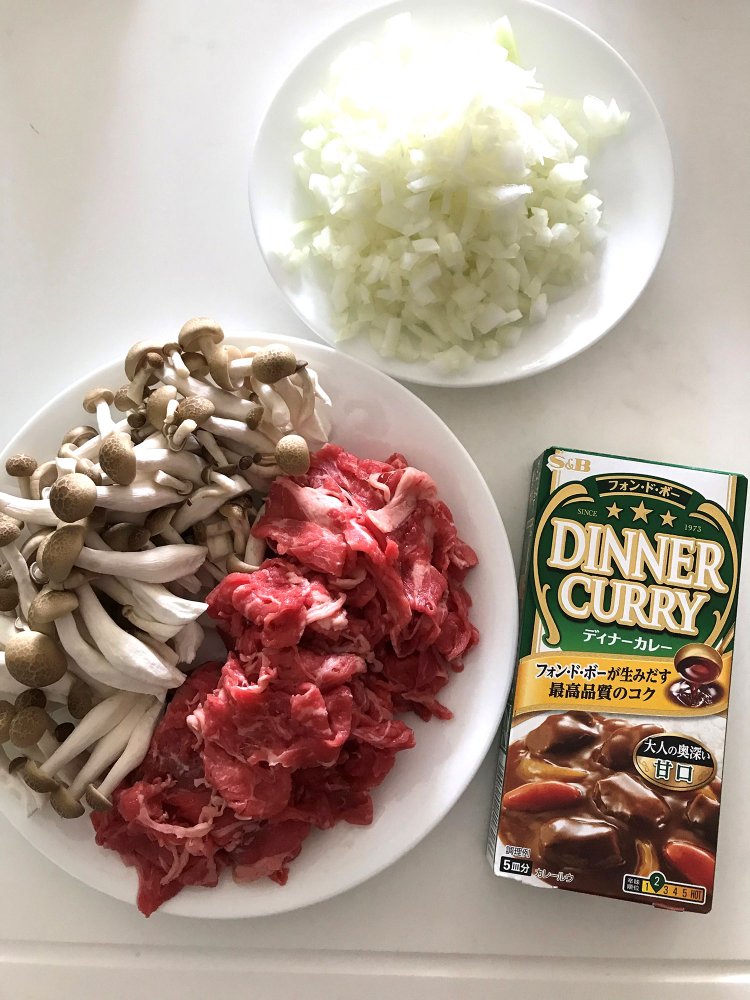 土屋氏の奥さんは薄切りタマネギで炒めず煮込むとか。ルーはフォン・ド・ボー入り。