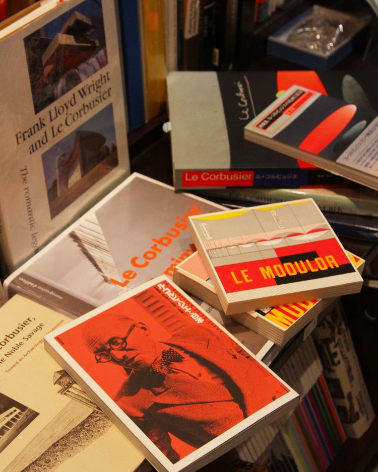 国立西洋美術館で話題の建築家ル・コルビュジエ関連だけでも続々。並べきれない品も多い。