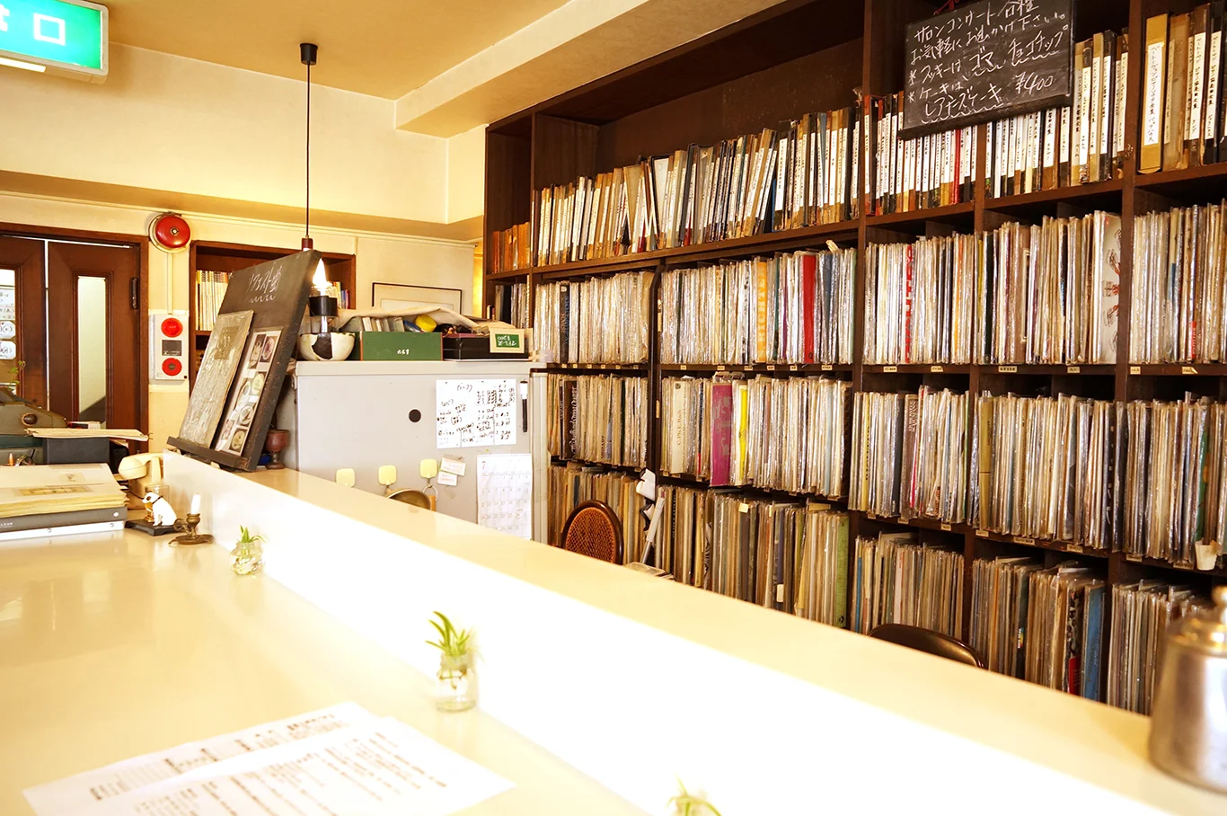 聴く喫茶店 に行こう 荻窪 名曲喫茶ミニヨン でゆたかな音楽体験を さんたつ By 散歩の達人