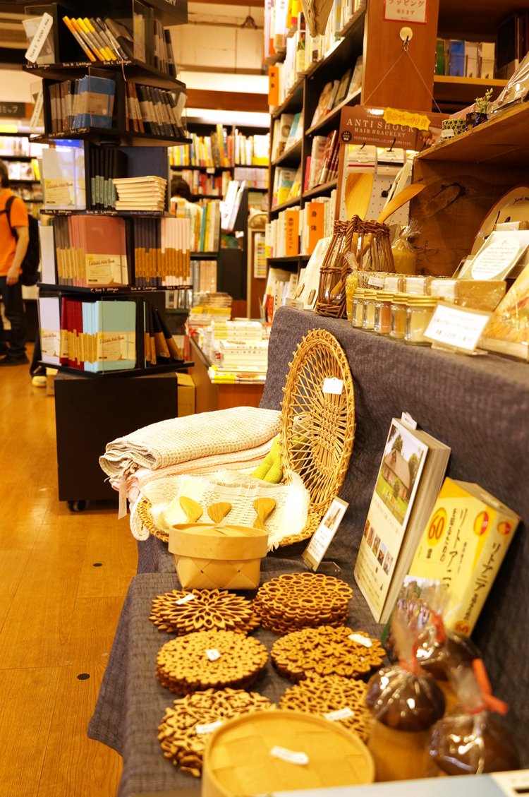 おしゃれな雑貨コーナー。このときの月ごとの企画は「リトアニア」。