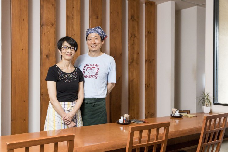 二人で切り盛りする森さん夫妻。