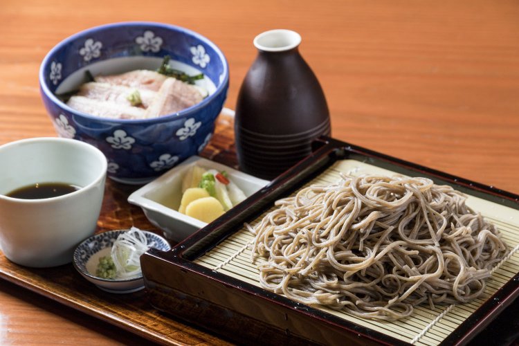 ランチセットのひとつ、せいろ＋鴨ローストごはん1000円。コスパ最高。